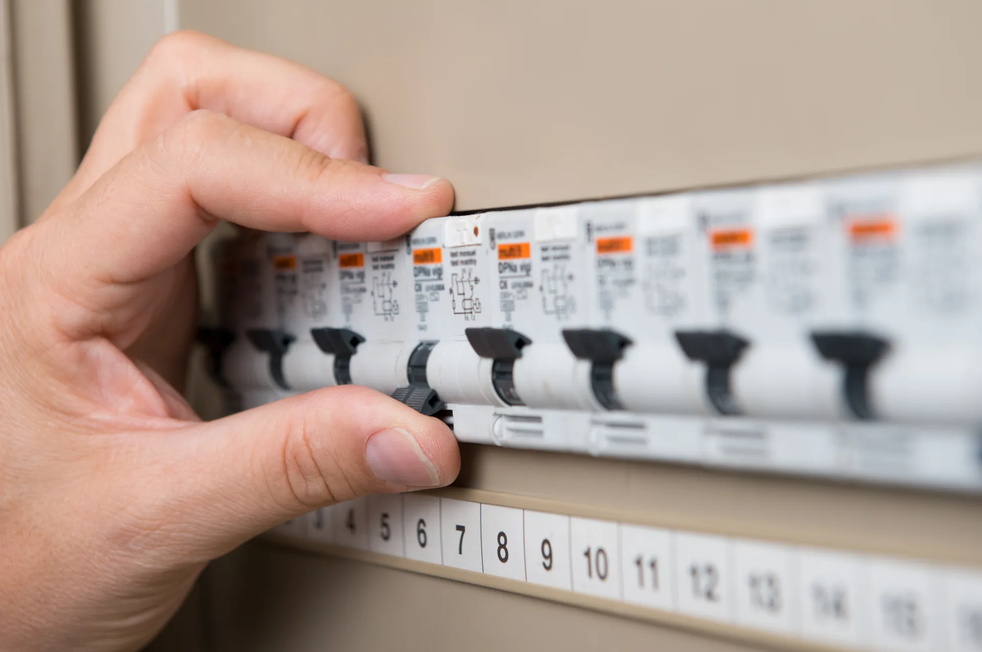 Electrician Adamstown, licensed electricians serving Adamstown